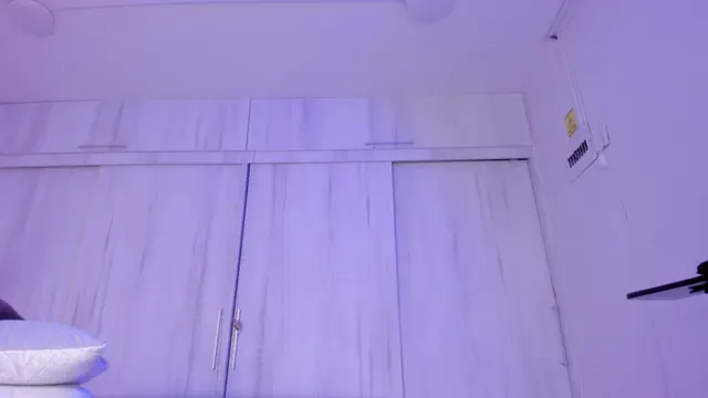 mia_hank