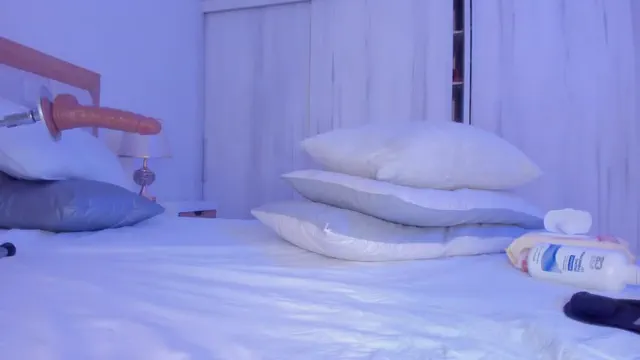 mia_hank