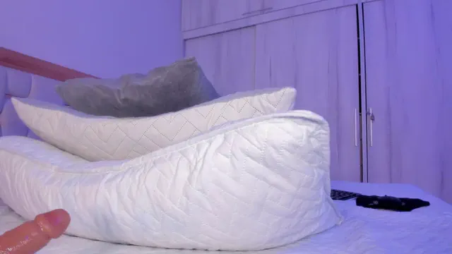 mia_hank
