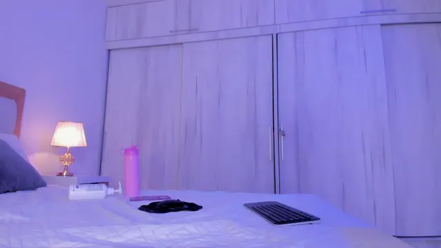 mia_hank
