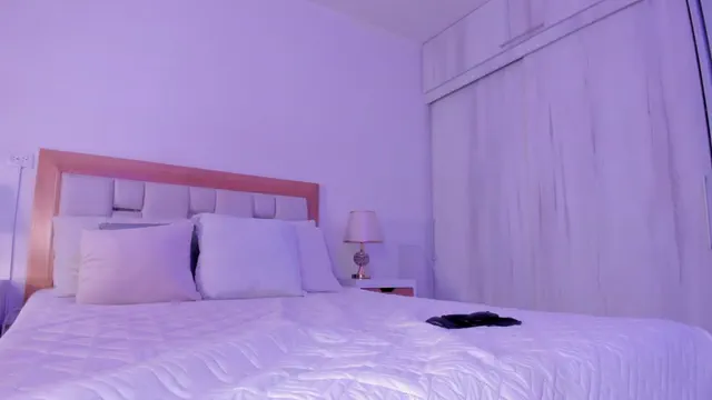 mia_hank