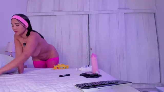 mia_hank
