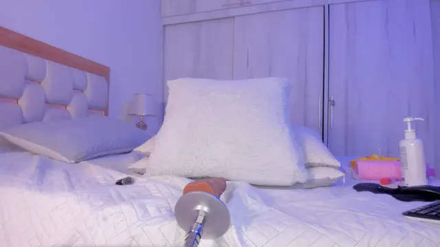 mia_hank