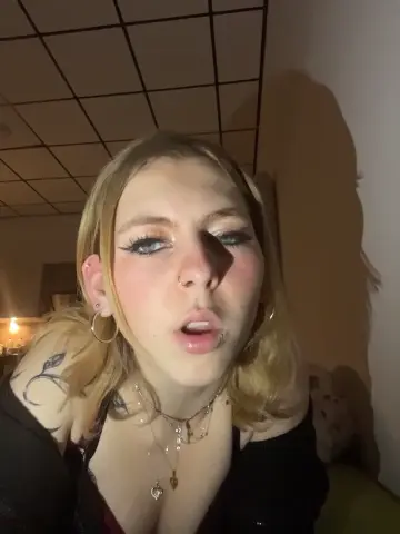 milly-kiss