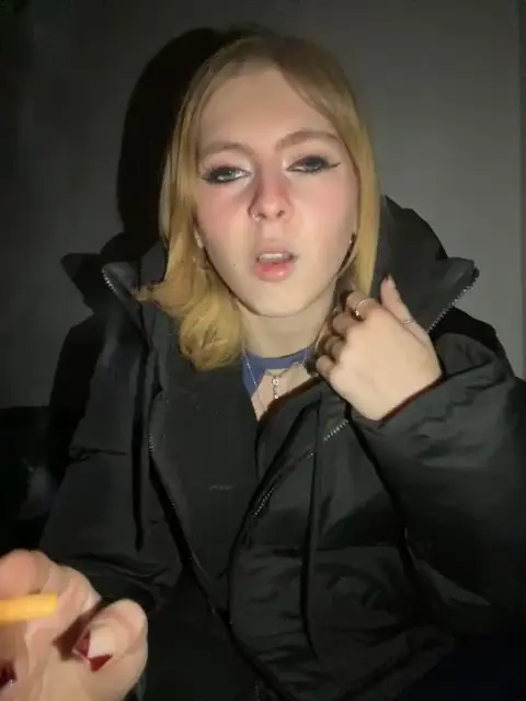 milly-kiss