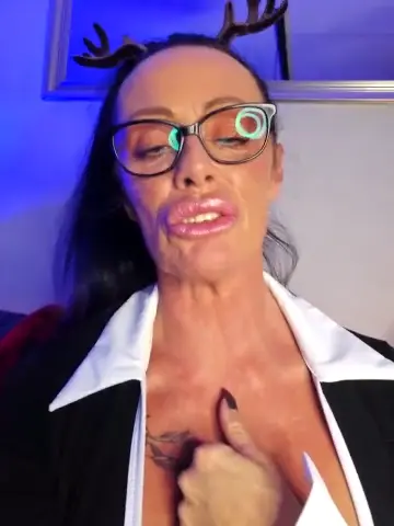 misses-cougar