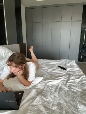 nura_n_sarah