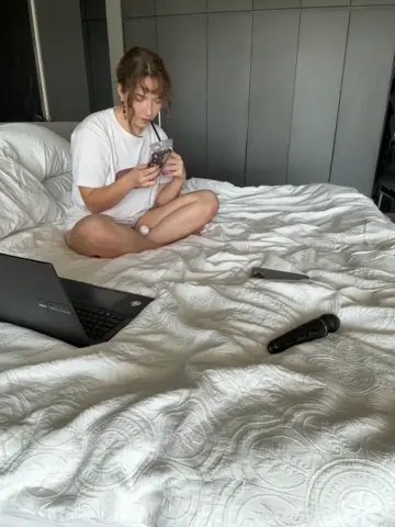 nura_n_sarah