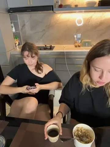 nura_n_sarah