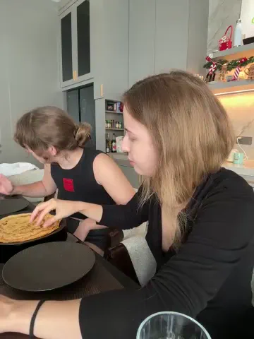 nura_n_sarah