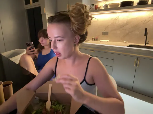 nura_n_sarah