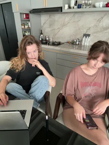 nura_n_sarah