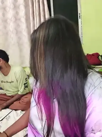 trending_couple