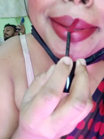 trending_couple