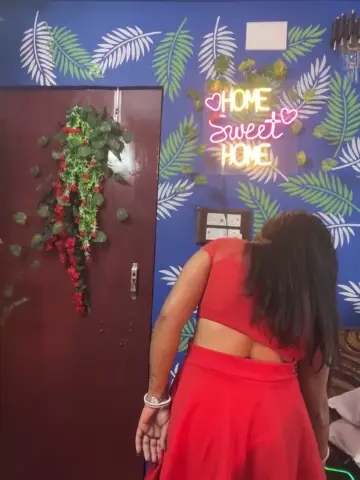 v-hot-sweti